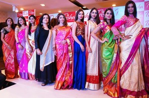 Showcasing Scintillating Grand Fashion Show Photos